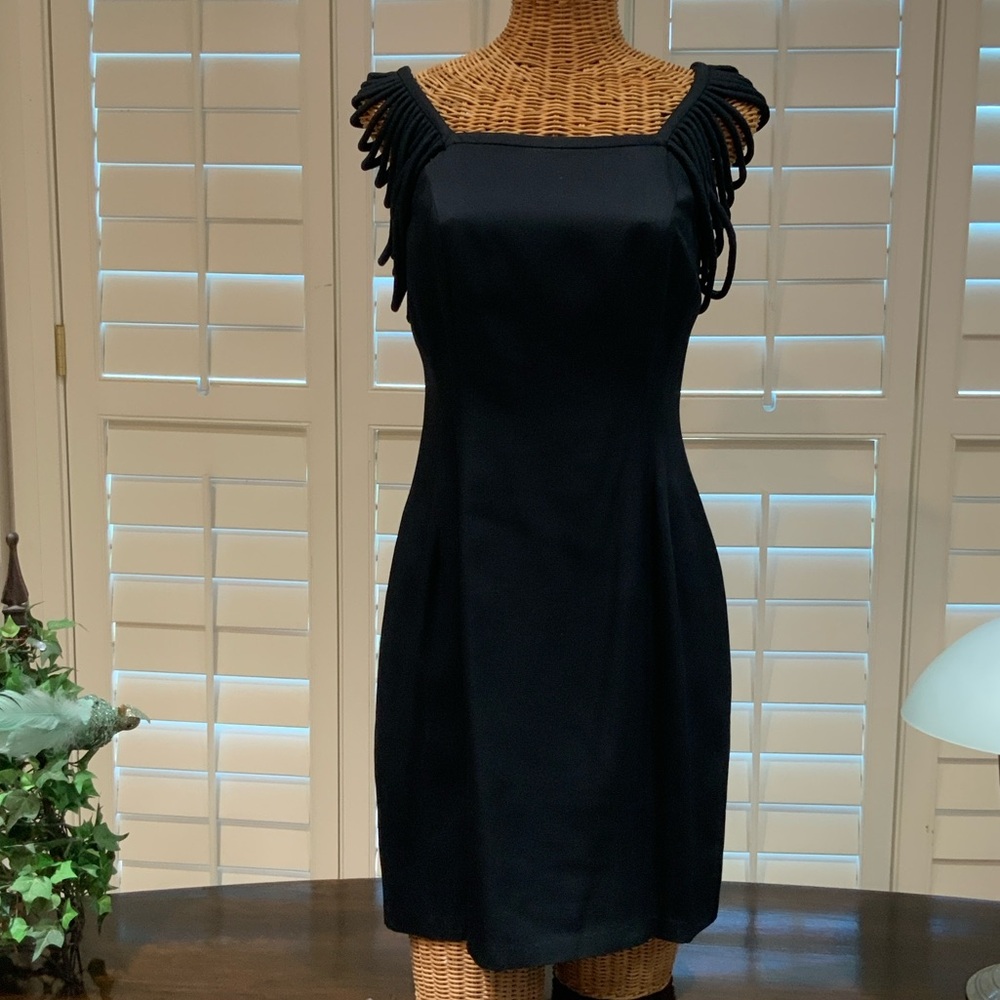 Elegant Black Sleeveless Dress
